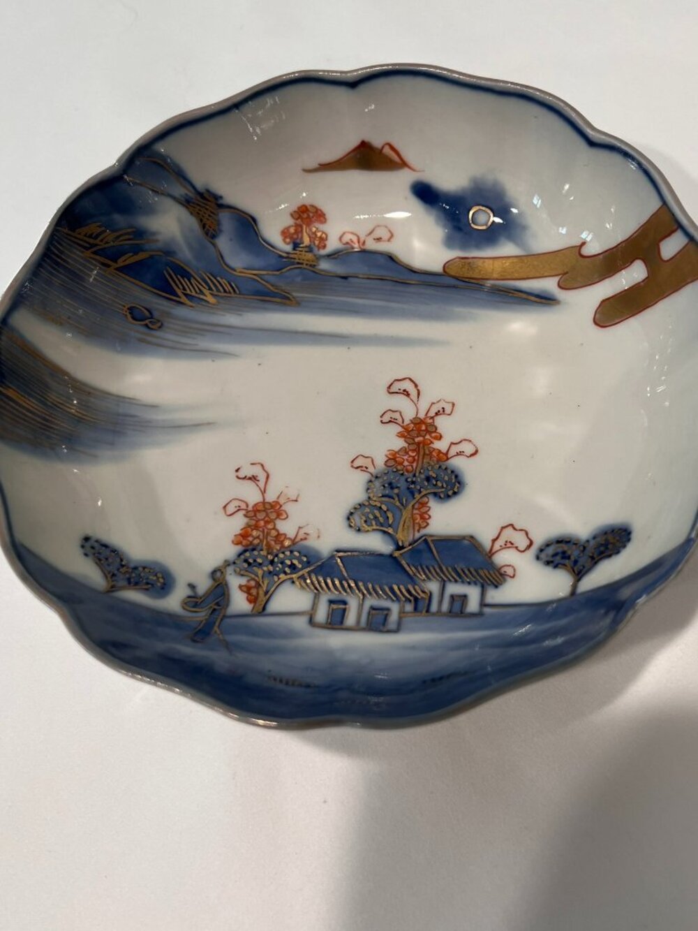 Antique Japanese Imari Scalloped Dish - Landscape Design